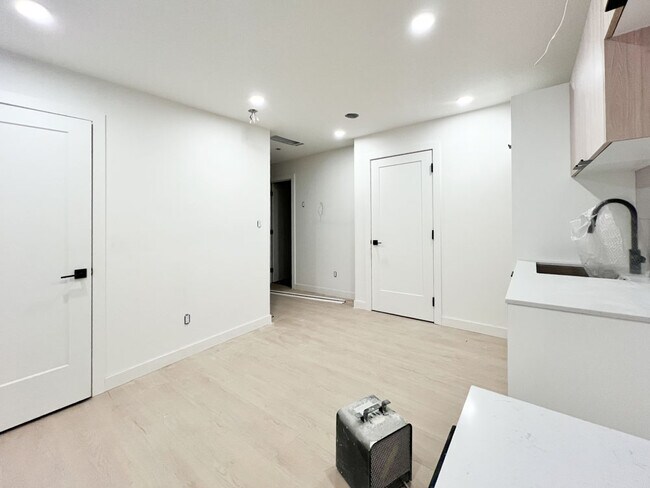 Building Photo - 9326-9153 153 St NW