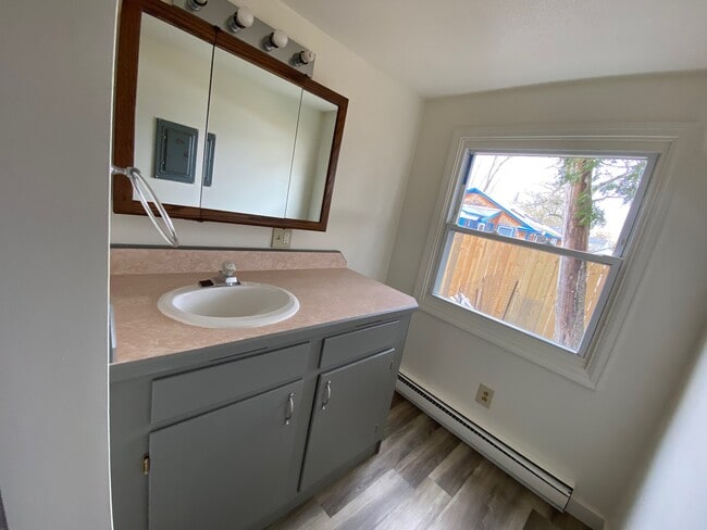 Building Photo - 12 Loaldo Dr