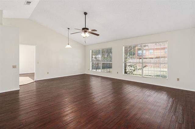 Foto del edificio - 7021 Spring Creek Trail