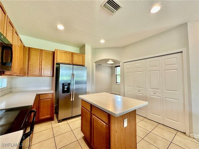 Building Photo - 1760 Birdie Dr