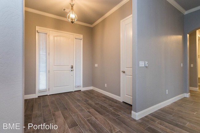 Building Photo - 4 br, 2 bath House - 1308 Montcrest