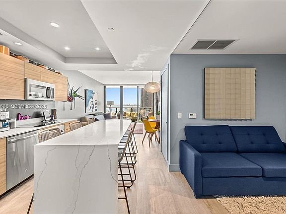 Foto del edificio - 121 NE 34th St