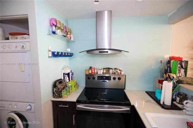 Foto del edificio - 600 NE 36th St