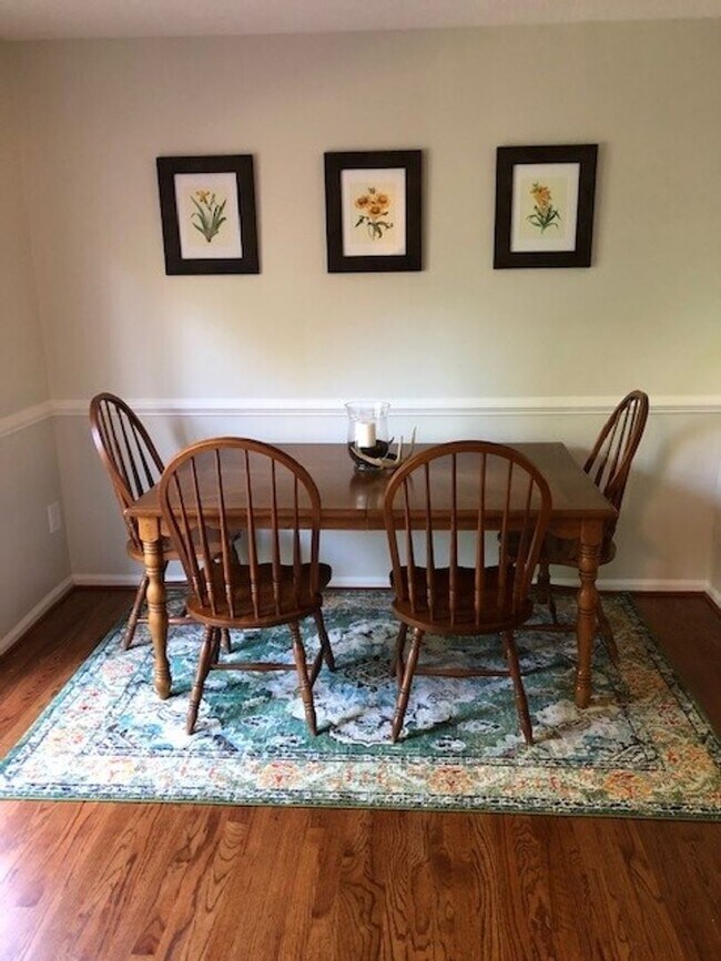 Foto del edificio - Meticulously Maintained 3Bedroom EOG Townh...