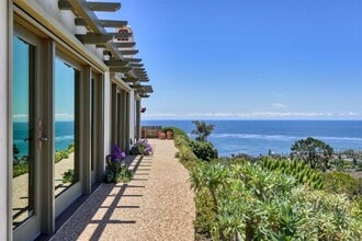 Building Photo - 6018 Avenida Chamnez