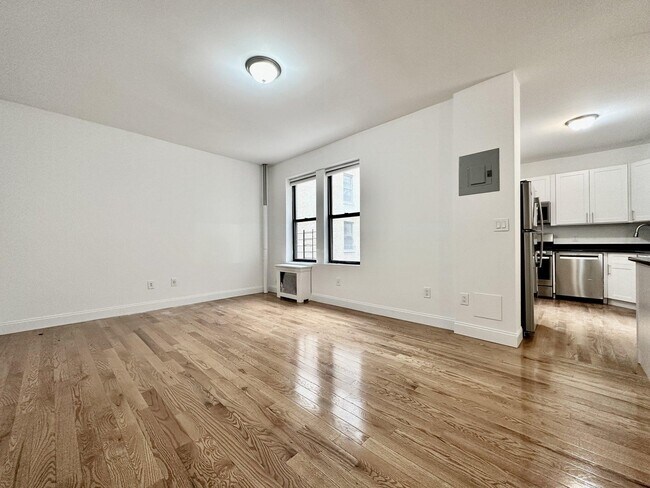 Foto del edificio - 44 Bennett Ave