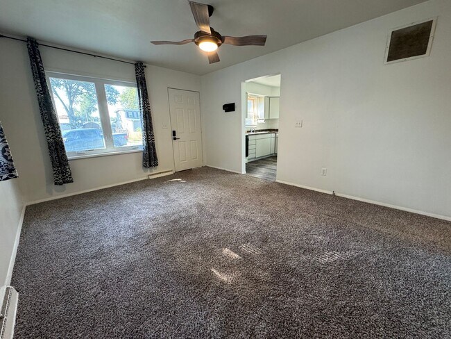 Foto del edificio - Now Renting in Springfield: 3 Bed and 1 Ba...