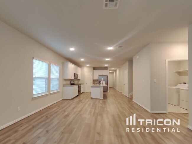 Foto del edificio - 13524 Paxton Blvd