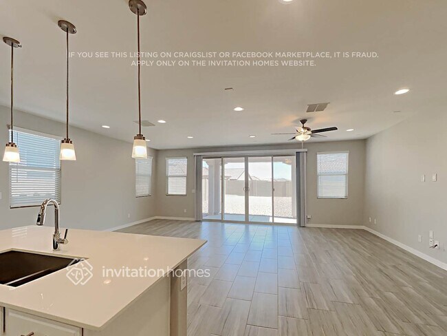 Foto del edificio - 5819 N 196th Ln