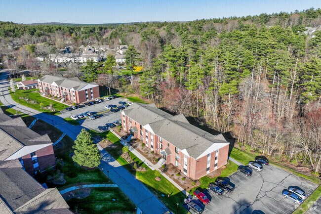 382 Great Road se encuentra en Acton, Massachusetts. - Great Road Condominiums