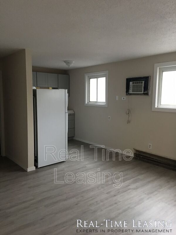 Building Photo - 5848 2nd St NE