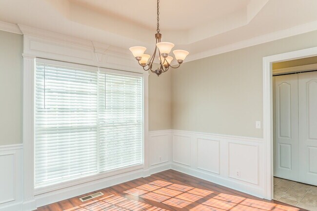 Building Photo - 220 Gatewood Dr