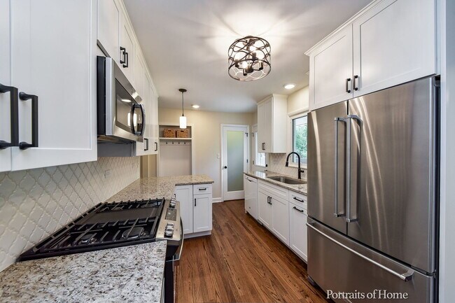 Foto del edificio - 311 Longview Dr