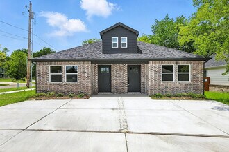 Building Photo - 3206 Sayle St