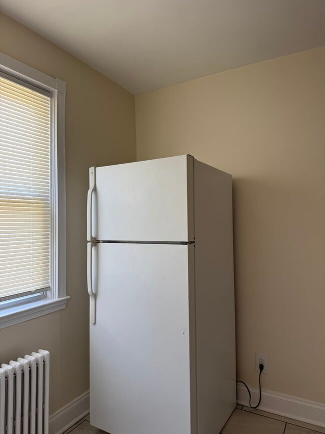 Kitchen - 913 Saint Dunstans Rd