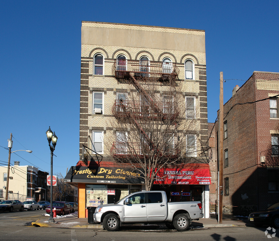 Building Photo - 6004 Buchanan Pl
