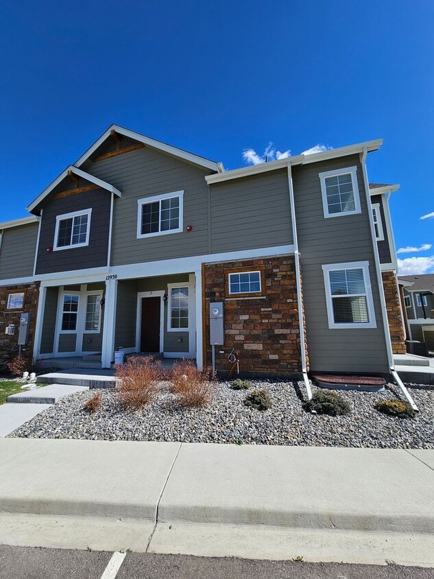 Like new 2Bed, 2.5 Bath with Den/Office To... - Like new 2Bed, 2.5 Bath with Den/Office To...