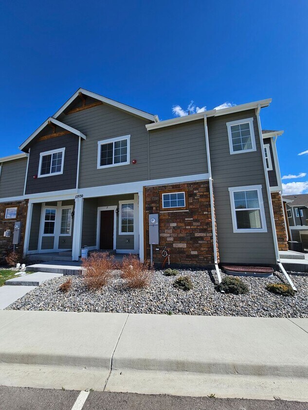 Primary Photo - Like new 2Bed, 2.5 Bath with Den/Office To...
