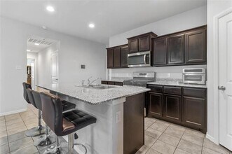 Building Photo - 3813 Ridgeway Ln