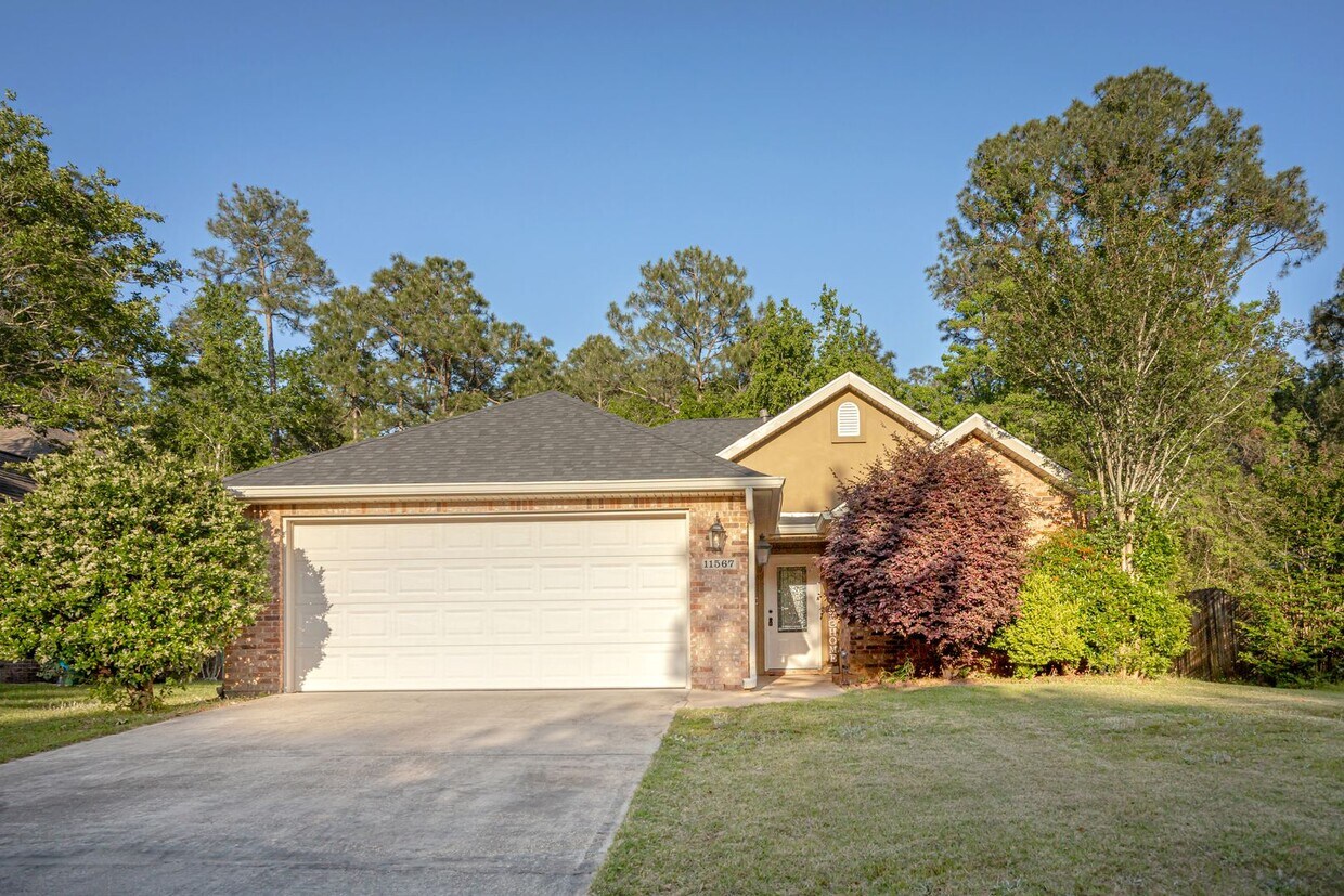 Primary Photo - 3 bed 2 bath home with pool in Gulfport