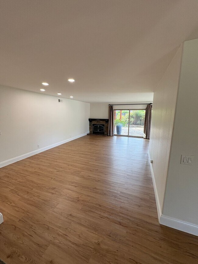 Building Photo - 1105 Del Nido Ct