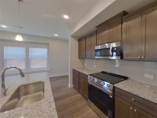 Foto del edificio - 2537 Finch Holw Dr