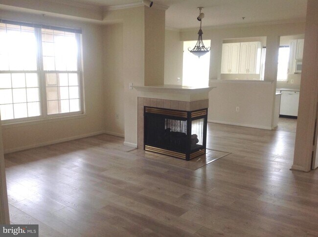 Building Photo - 400 Symphony Cir