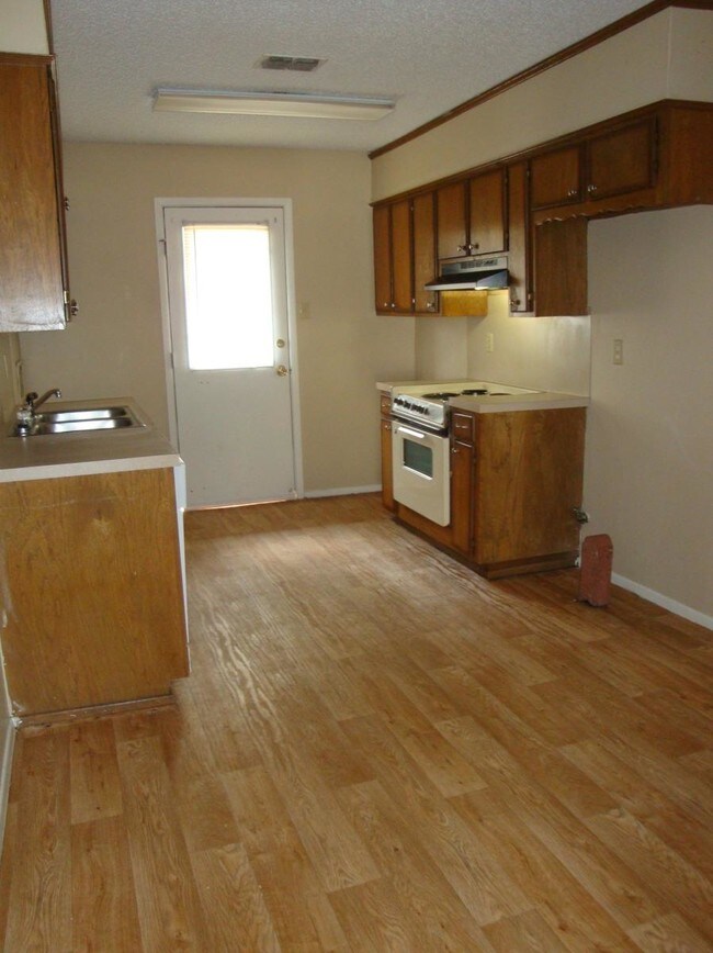 Building Photo - 3310 Rice St