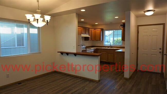 Foto del edificio - Lovely Central Kitsap 3 Bedroom Rambler