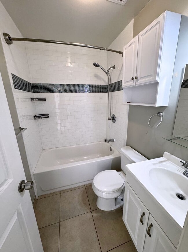 Foto del edificio - Modern 3 bed / 2 bath Apartment for Rent -...