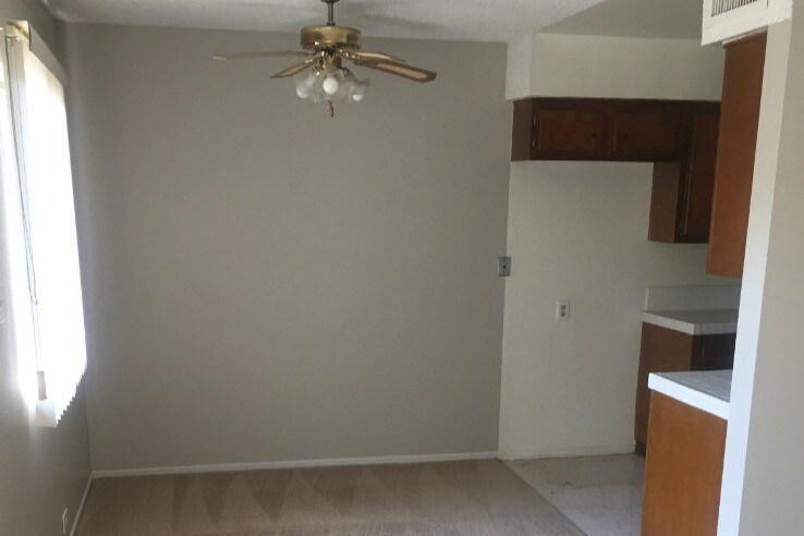 Dinning area - 17817 W Magnolia Blvd