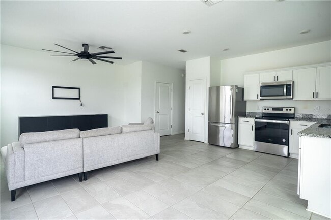 Building Photo - 445 Madison Dr