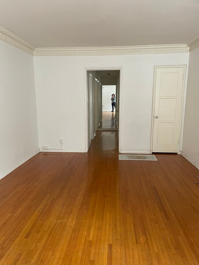 Living Room - 328 N Gardner St