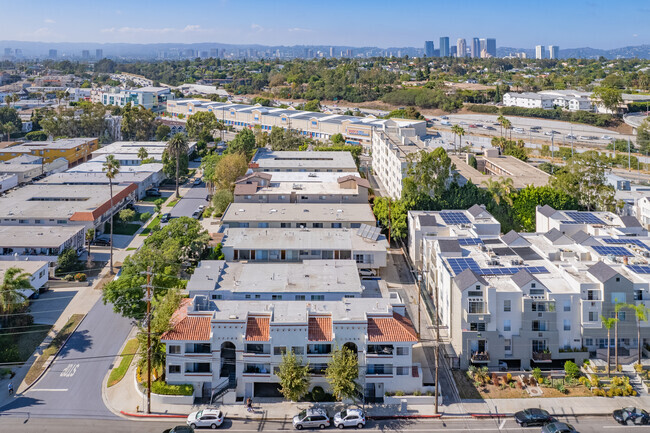 Lido Apartments - 3460 Jasmine Avenue photo'