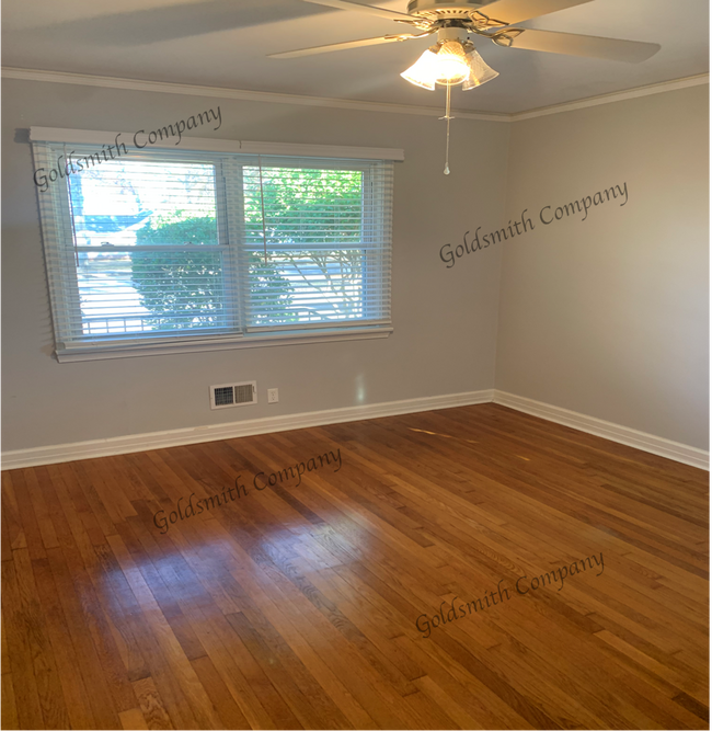 Foto del edificio - "Charming 2-Bed Duplex Retreat with Granite Finishes in Greenville!"