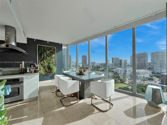 Foto del edificio - 601 NE 36th St