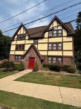 Building Photo - 44 Oakwood Rd