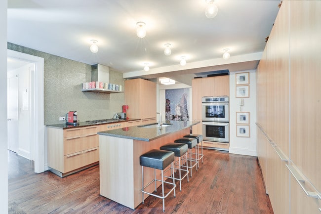 Photo - 170 E 77th St Apartment