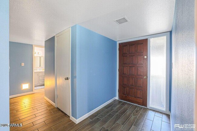 Building Photo - 401 Paladin Cir