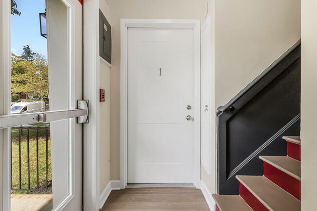 Building Photo - 1929 2nd St NE