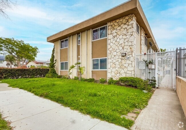 Building Photo - 536 S. Flower St