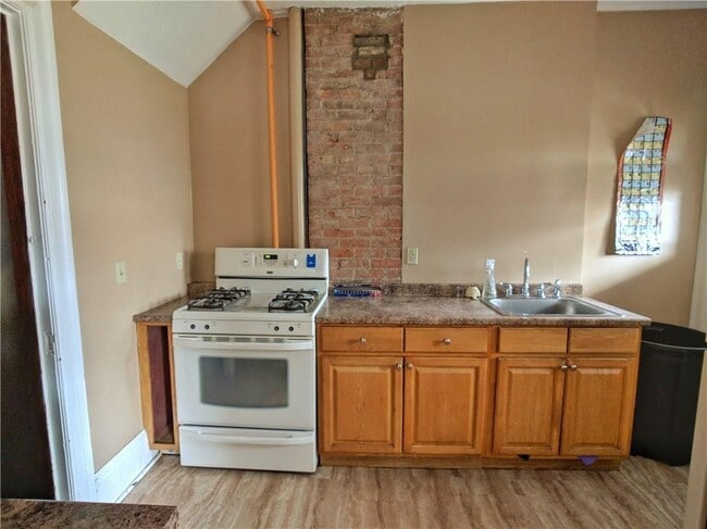 Building Photo - 1208 S Plymouth Ave