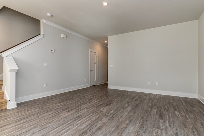 Foto del edificio - Elegant 3 Bedroom 2.5 Bathroom Townhome Near Downtown Greenville $1,850/mo rent