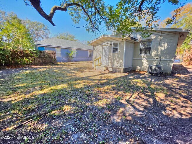 Foto del edificio - 916 W 25th St