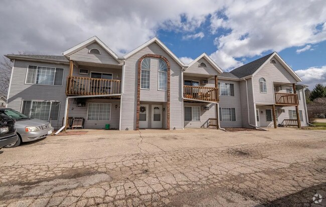 Building Photo - 526 Root Ave