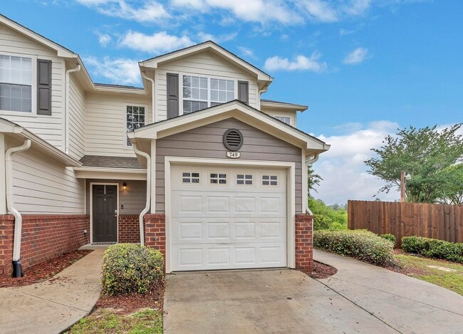Building Photo - 749 Majestic Dr