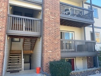 Building Photo - 6310 Oak St