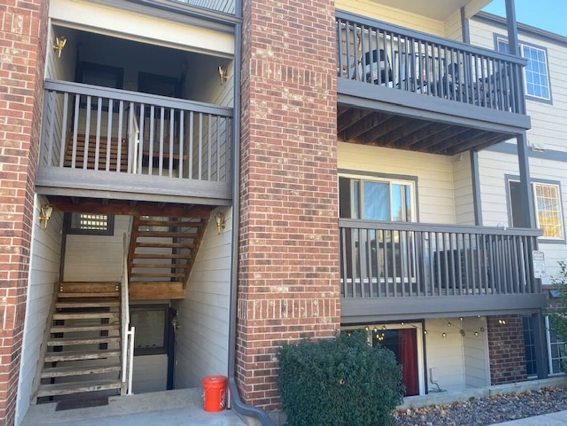 Primary Photo - 6310 Oak St