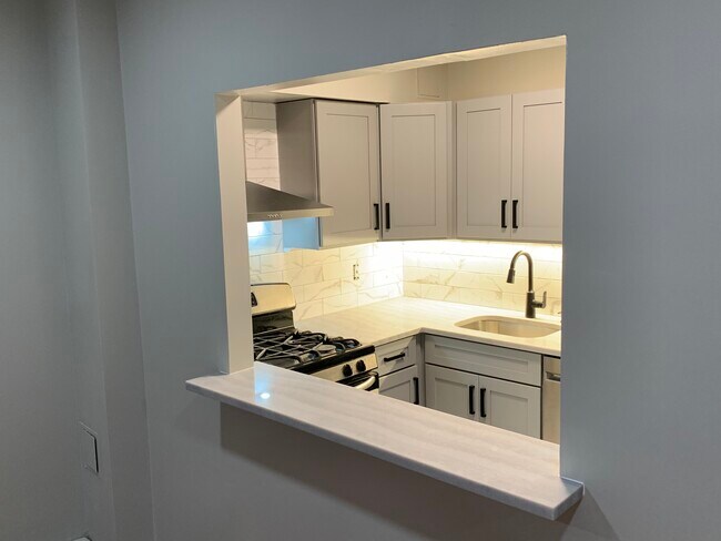 Kitchen view - 377 Cumberland St