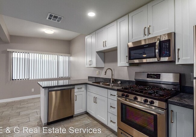 Building Photo - 6631 E Earll Dr